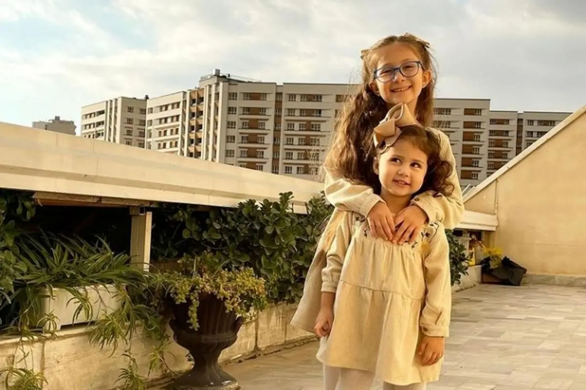 لحظات شیرین خانواده استخری در شهربازی بلژیک + دیدن نبات کوچولو در آغوش مادر