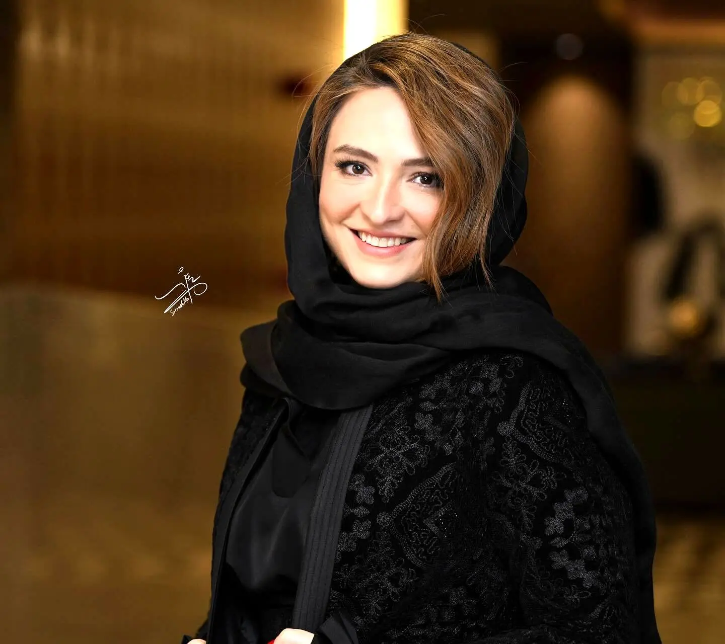 طراحی لباس‌های شیک و مجلسی توسط غزال رجبیان که هر کسی را مجذوب خود می‌کند!
