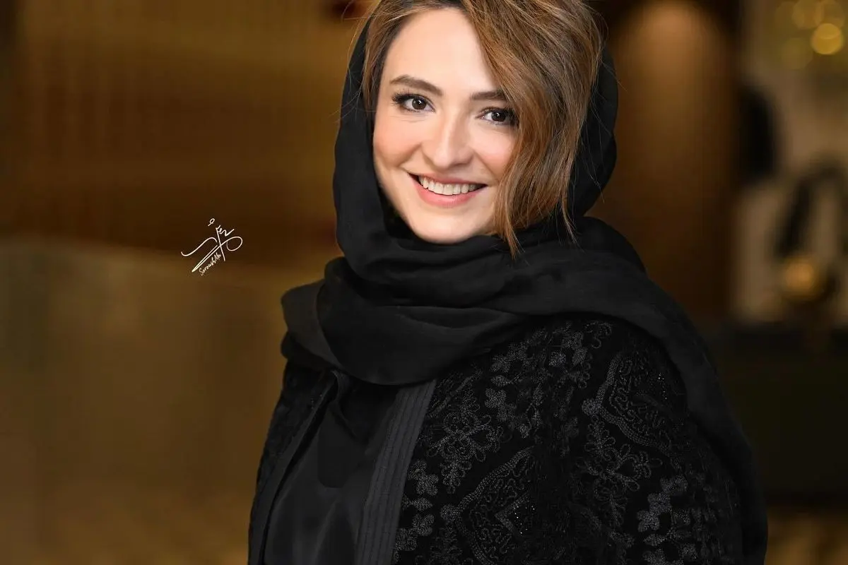 طراحی لباسهای شیک و مجلسی توسط غزال رجبیان که هر کسی را مجذوب خود میکند!