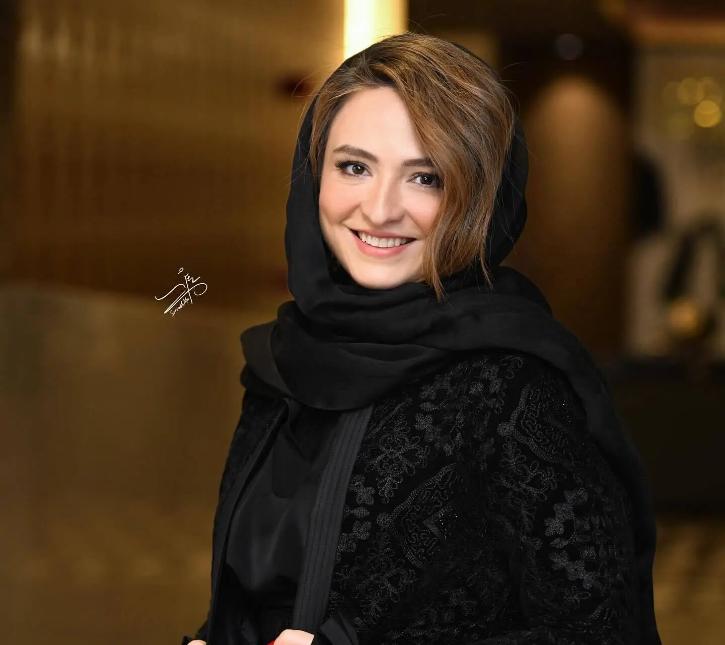 طراحی لباس‌های شیک و مجلسی توسط غزال رجبیان که هر کسی را مجذوب خود می‌کند!