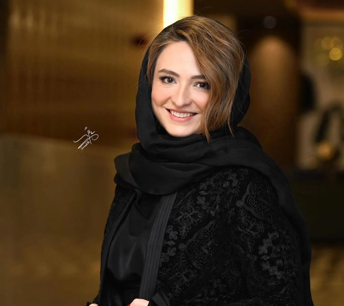 طراحی لباس‌های شیک و مجلسی توسط غزال رجبیان که هر کسی را مجذوب خود می‌کند!