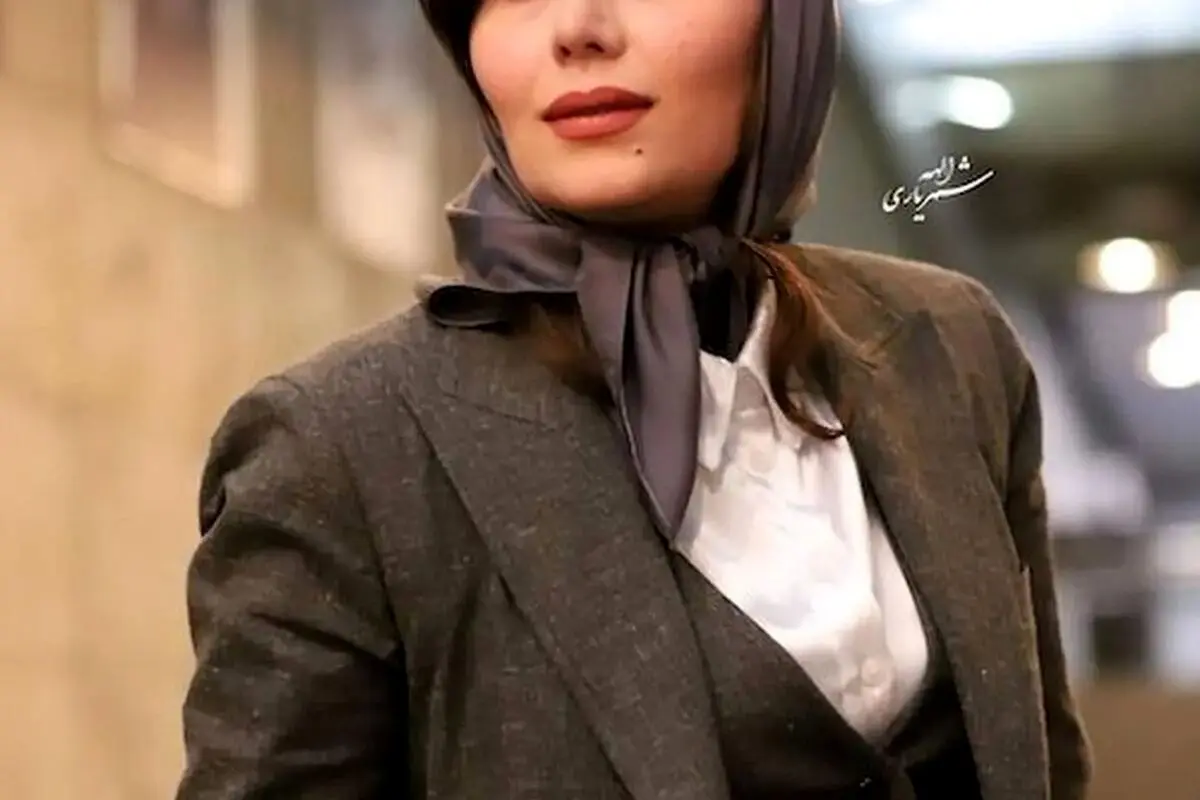 هدیه بازوند با مدال طلای بزرگ بر روی لباس لری، نماد افتخار و اصالت فرهنگی را به نمایش گذاشت