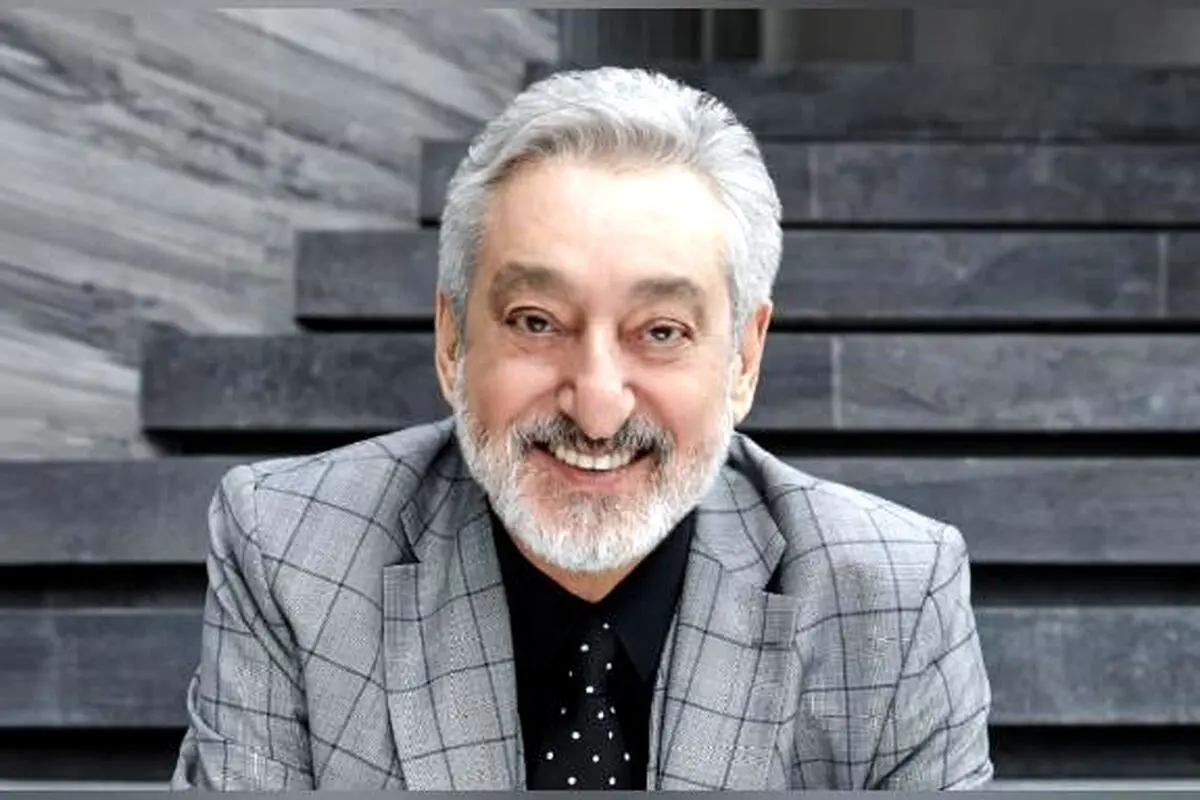 خانه‌ای ساده و گرم با مبلمان سفید و آباژور مینی‌مال؛ فضایی پر از مهربانی و خاطره خانواده