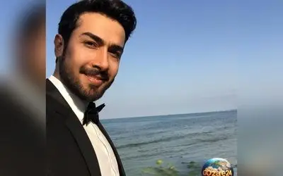 تصویر بامزه و شیطنت‌آمیز پسر حسین مهری در کنار پدرش؛ لحظه‌ای دیدنی و دلنشین