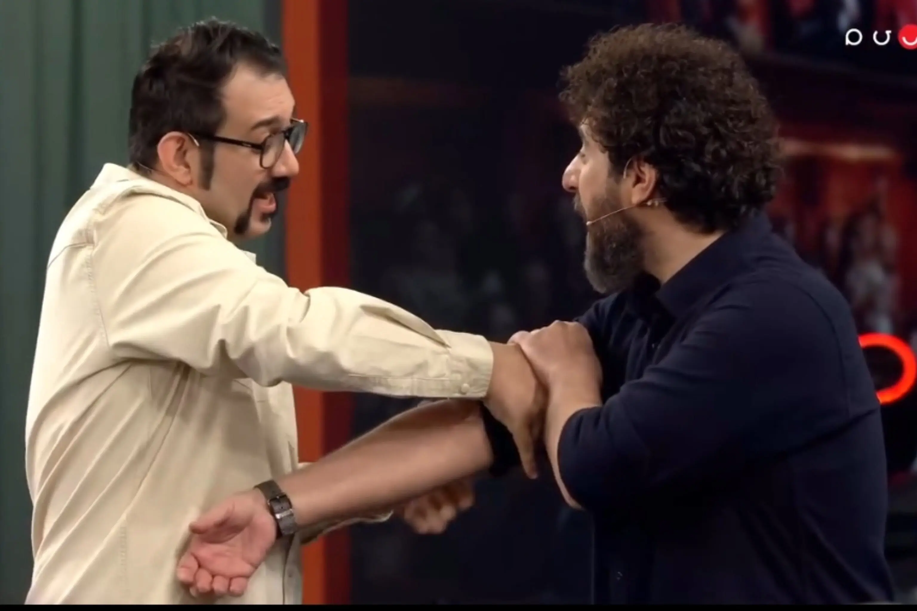 آمپول الکی مهدی برقعی به محسن کیایی در برنامه ۱۰۰۱؛محسن کیایی ترس از آمپول زدن دارد ببینید چه داد و بیدادی راه انداخت!
