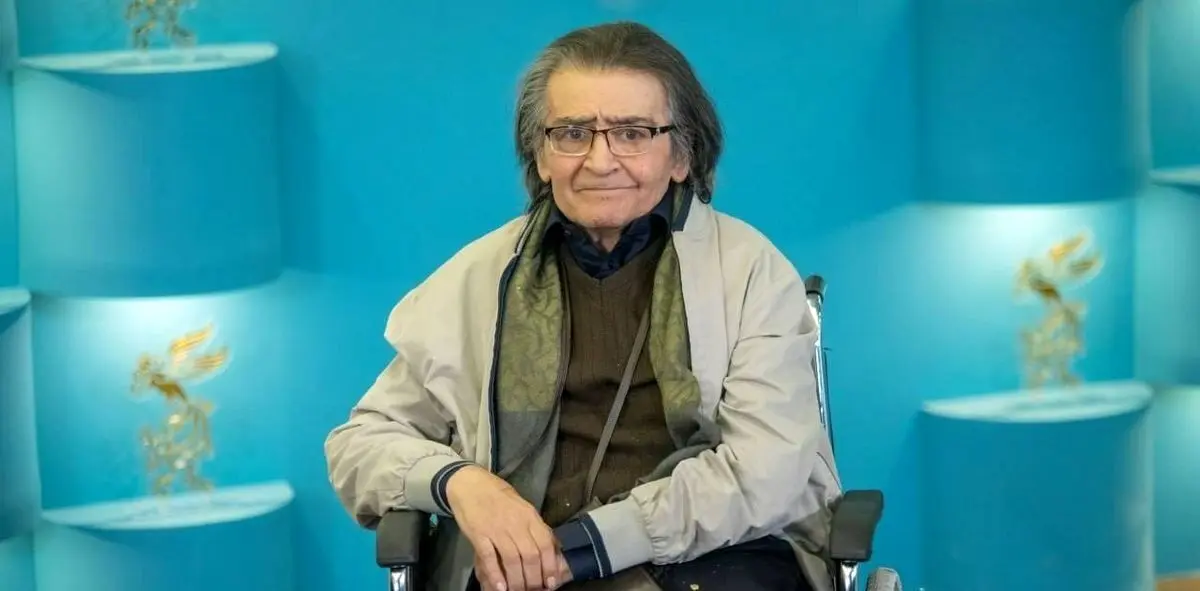 رضا رویگری و هومن برق‌نورد در جشنواره فیلم فجر؛ بوسه صمیمی بر دستان پیشکسوت سینما + عکس