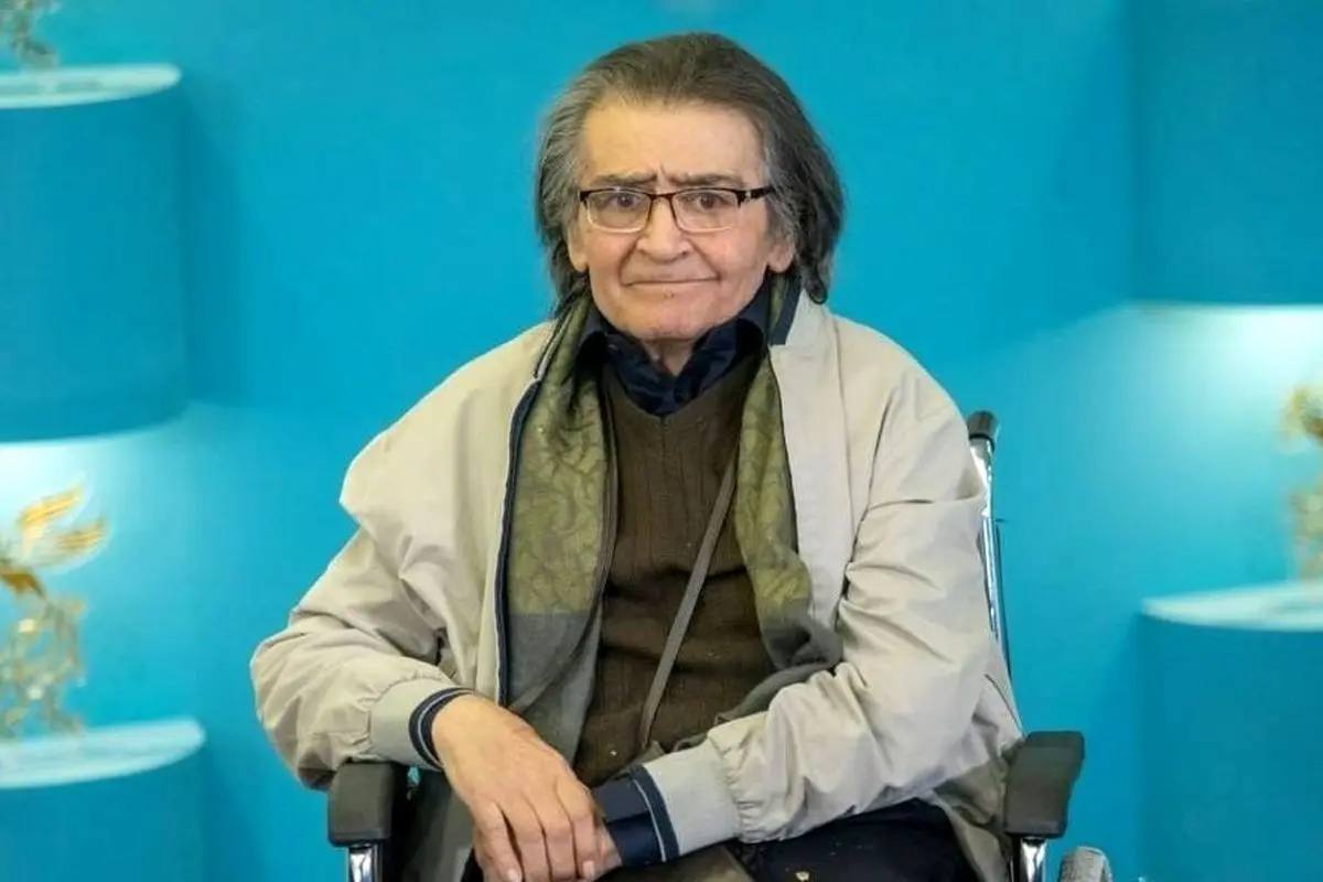 رضا رویگری و هومن برق‌نورد در جشنواره فیلم فجر؛ بوسه صمیمی بر دستان پیشکسوت سینما + عکس