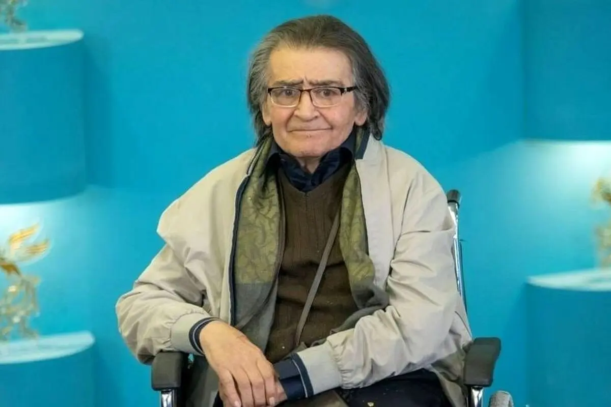 رضا رویگری و هومن برق‌نورد در جشنواره فیلم فجر؛ بوسه صمیمی بر دستان پیشکسوت سینما + عکس