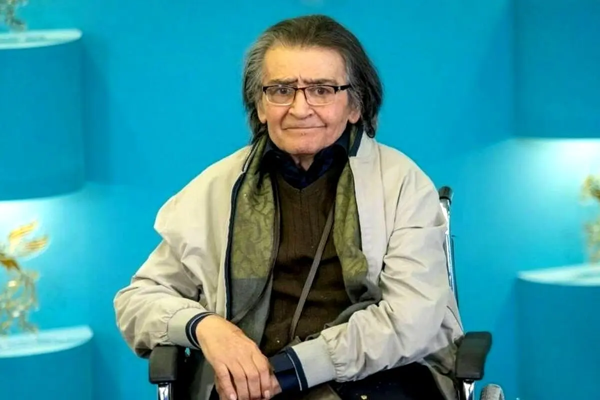رضا رویگری و هومن برق‌نورد در جشنواره فیلم فجر؛ بوسه صمیمی بر دستان پیشکسوت سینما + عکس