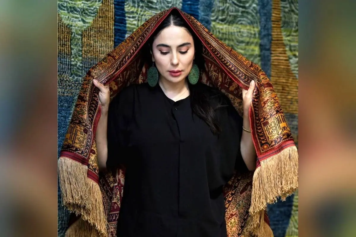 تصاویر جدید شیدا یوسفی با پس‌زمینه فرش ایرانی و تاریخچه جذاب قالی‌های پارسی