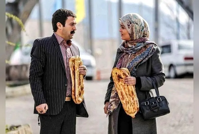 واکنش‌های متفاوت کاربران به ژست‌های دختر محمودنقاش در کافه آجری؛ از ستایش تا انتقاد
