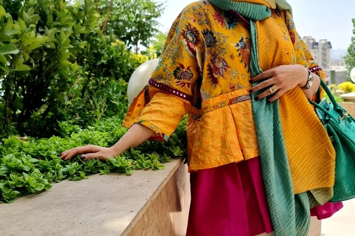 استایل کژوال سپیده خداوردی در بابلسر با شومیز رنگی و شلوار بگ ذغالی؛ تصویری متفاوت و جذاب در اینستاگرام