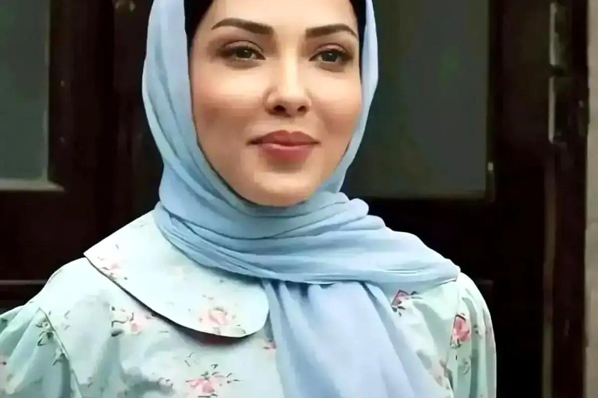 نگاهی به عکس‌های قدیمی لیلا اوتادی از برج ایفل تا تصاویر خاص با سلاح شکاری