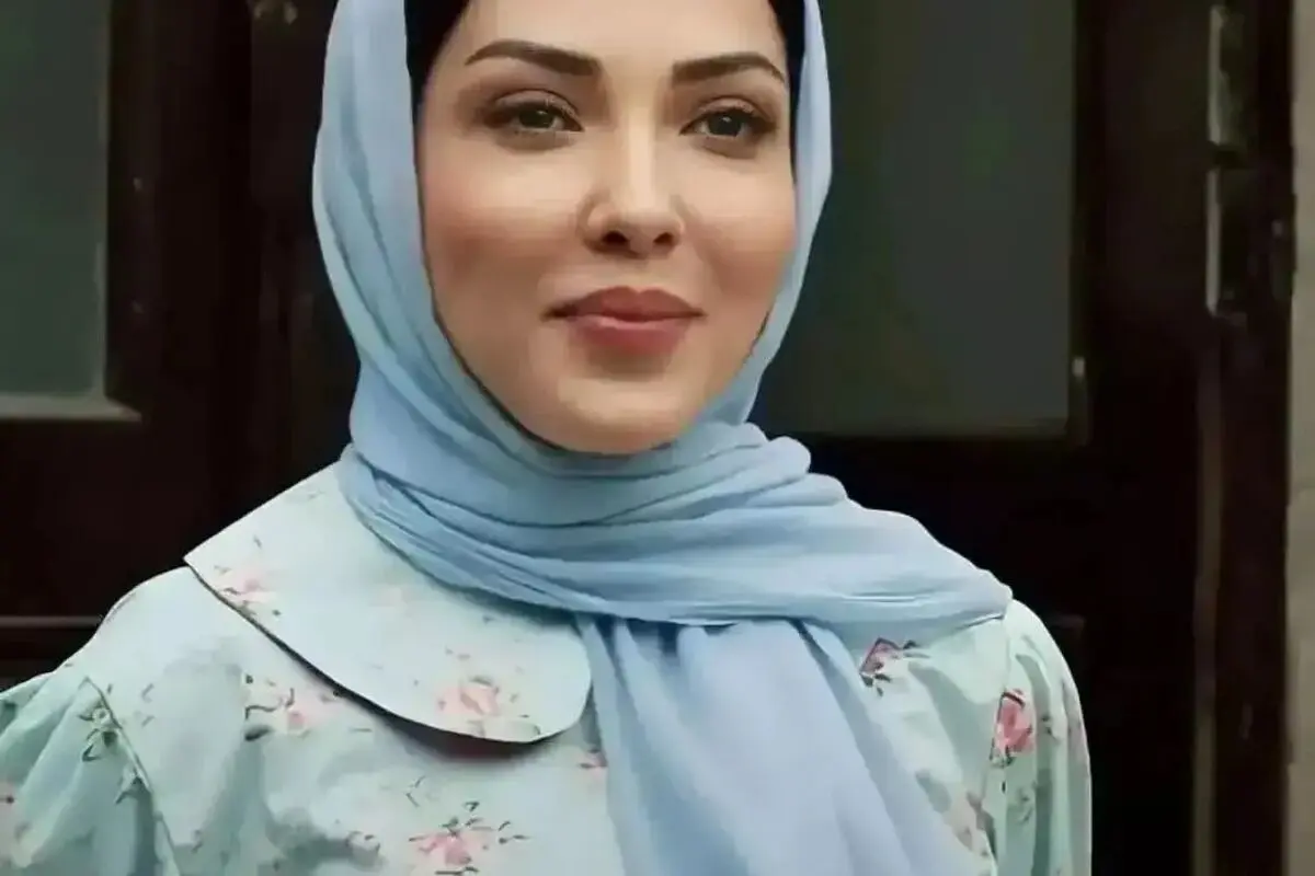 نگاهی به عکس‌های قدیمی لیلا اوتادی از برج ایفل تا تصاویر خاص با سلاح شکاری
