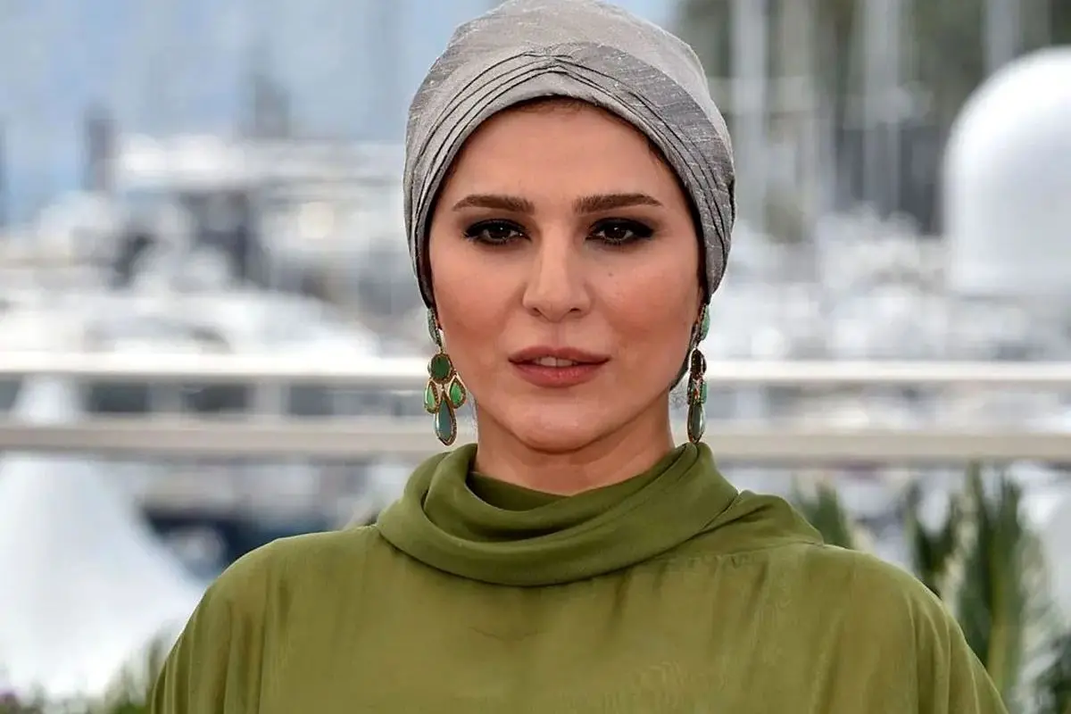 عکس هنری سحر دولتشاهی در غروب دریا؛ لحظهای متفاوت و شاعرانه در کنار آبهای آرام