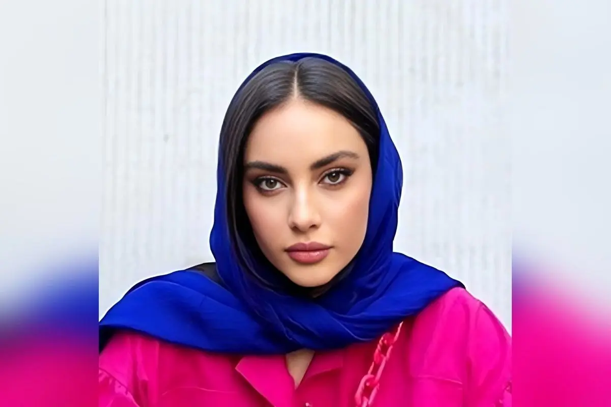 ترلان پروانه در عکس جدید با آینه بک‌لایت مدرن و ژستی خاص؛ نگاهی به ترندهای دکوراسیون لوکس