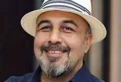 تیپ عجیب و لاکچری رضا عطاران با کلاه و کراوات؛ استایلی که فقط از او برمی‌آید!
