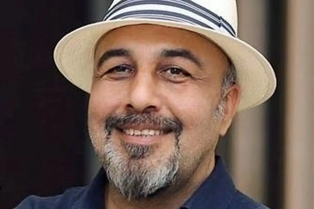 تیپ عجیب و لاکچری رضا عطاران با کلاه و کراوات؛ استایلی که فقط از او برمیآید!