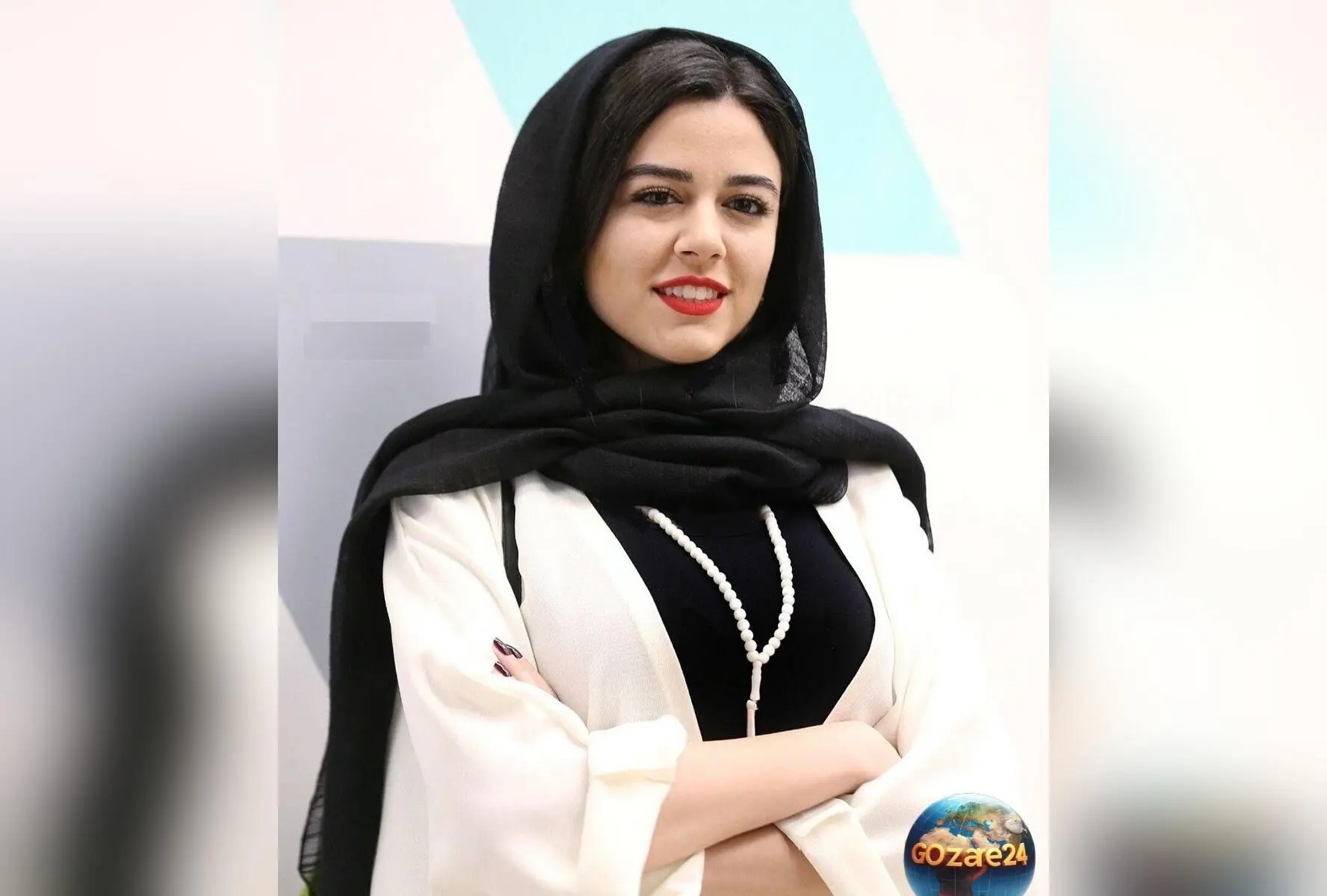 سلفی هنری ماهور الوند با شال توری نوستالژیک زیر نور آفتاب: بازیگر جوان و تحصیل‌کرده در عرصه تئاتر و سینما