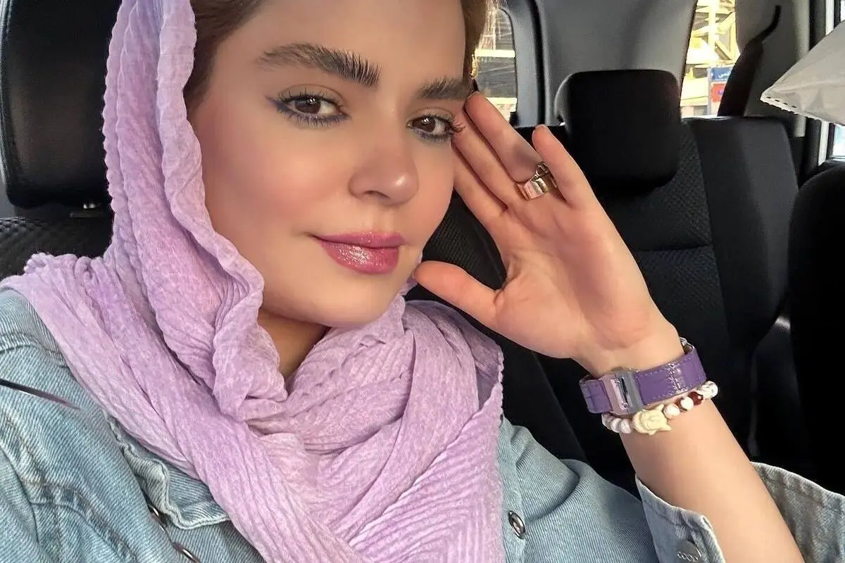 سپیده خداوردی در کنار دریا با تیپ قرمز ساحلی شیک و زیبا در جدیدترین تصاویر اینستاگرام