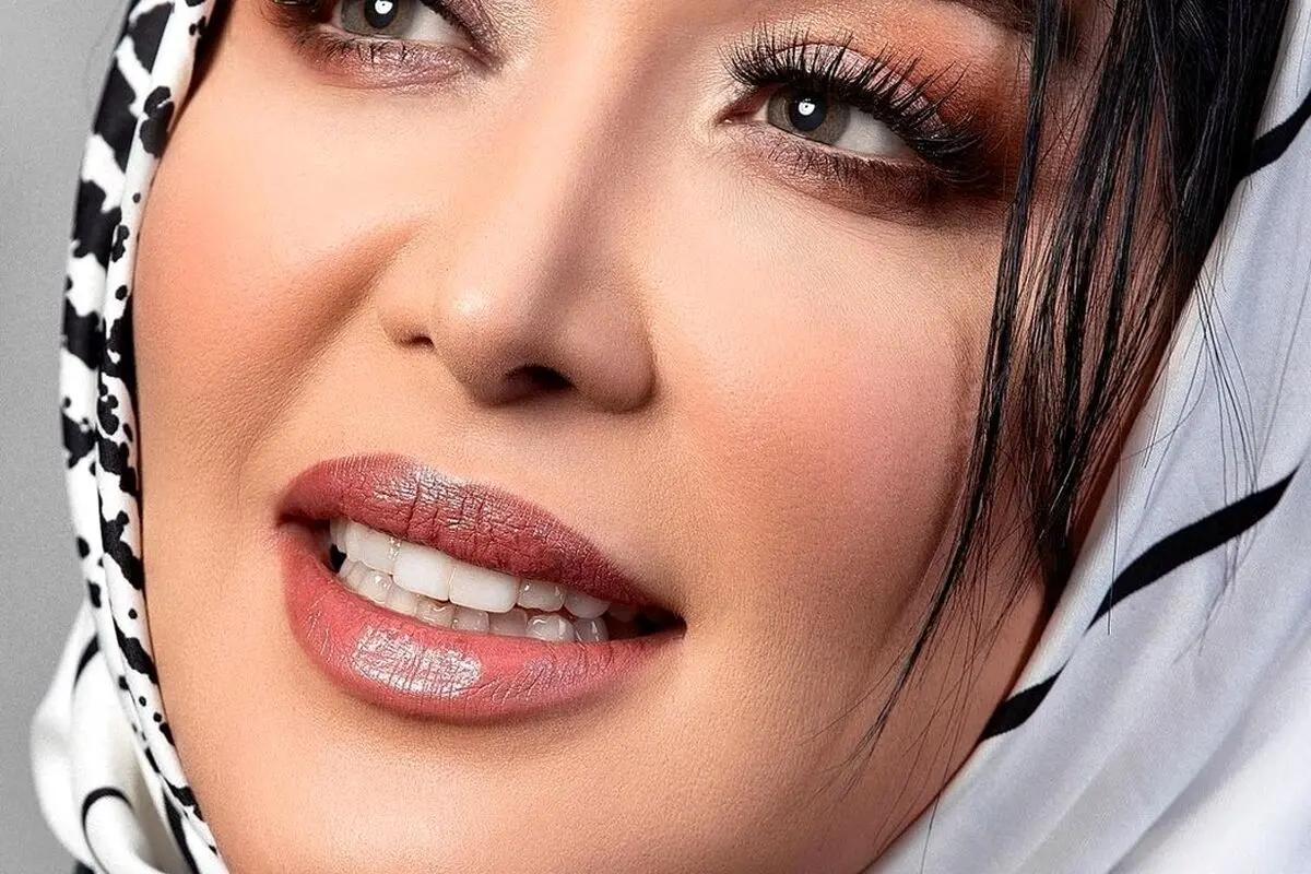 سارا منجزی پور با آرایش غلیظ در ماشین لاکچری؛ سلفی جذاب و غوغای فضای مجازی