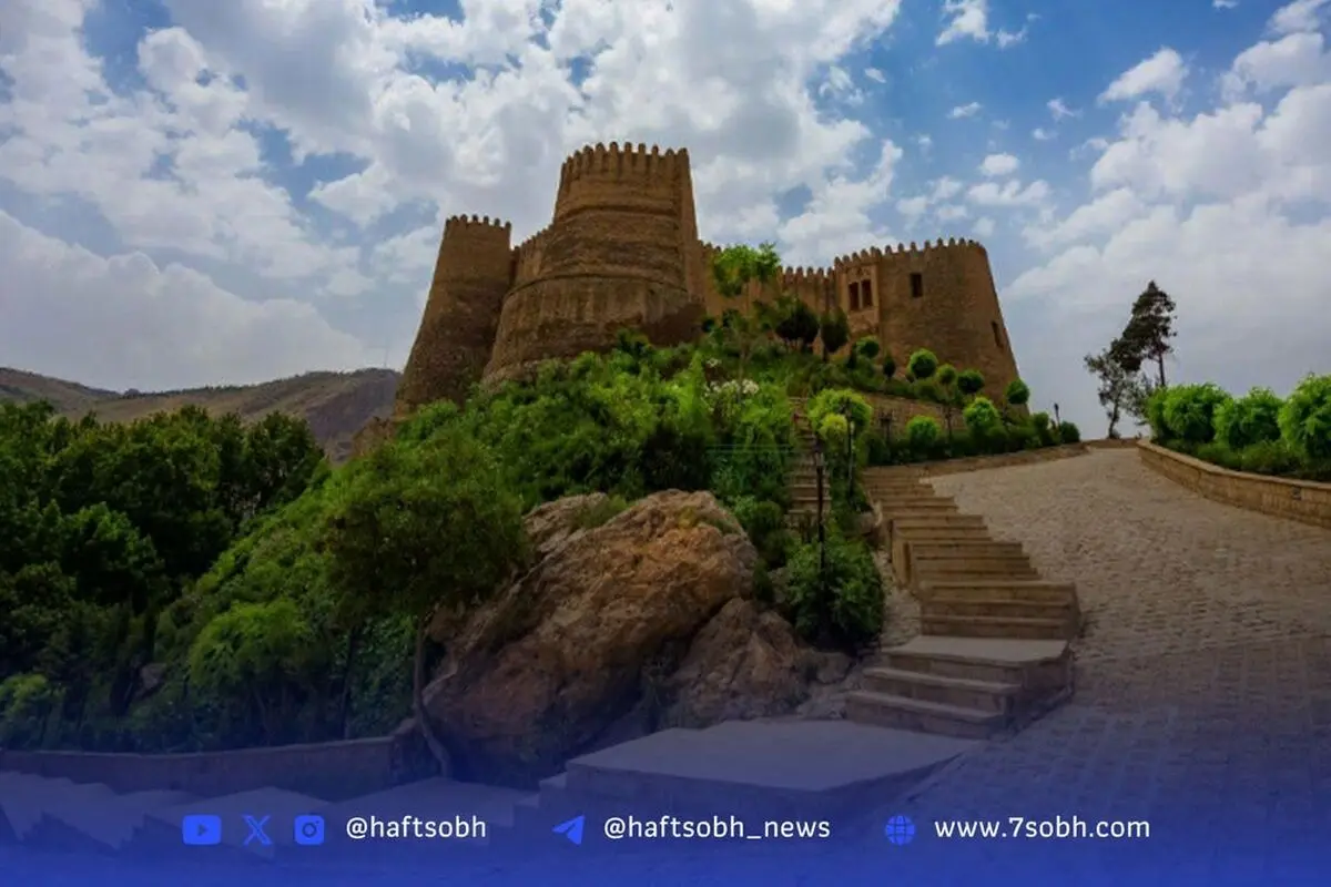 اجرای حماسی «فلک‌الافلاک» در قلعه باستانی لُرستان؛ گفت‌وگو با کامبیز روشن‌روان درباره تلفیق موسیقی نواحی با ارکستر جهانی