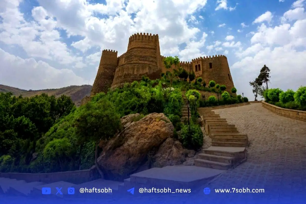 اجرای حماسی «فلک‌الافلاک» در قلعه باستانی لُرستان؛ گفت‌وگو با کامبیز روشن‌روان درباره تلفیق موسیقی نواحی با ارکستر جهانی