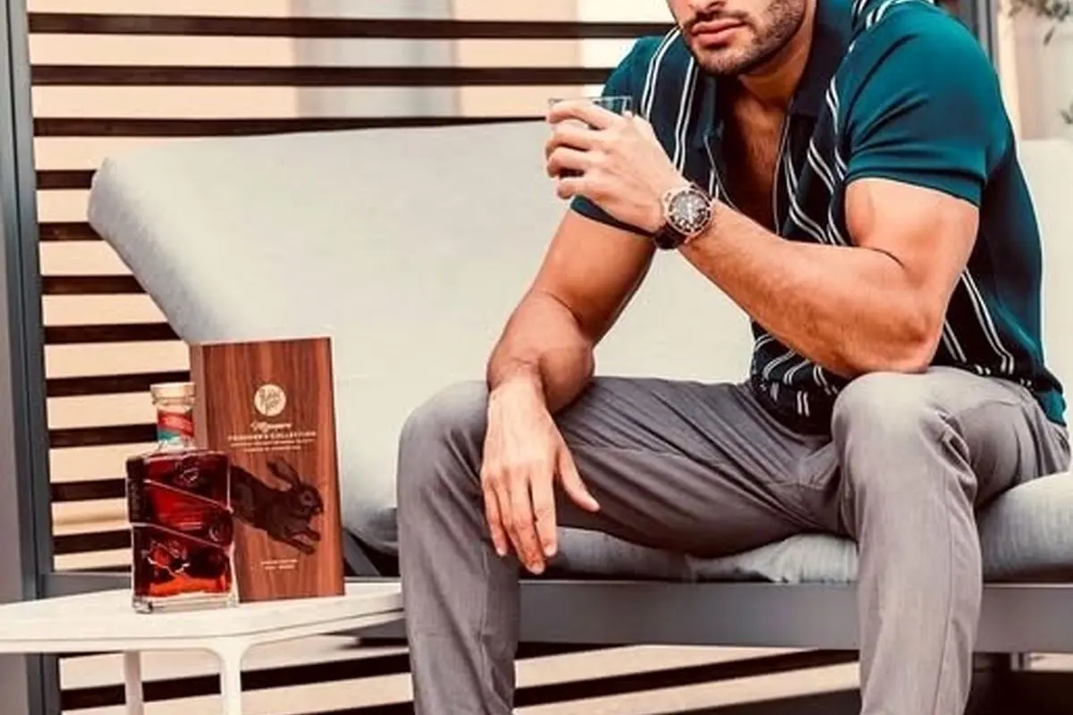 عکس دیدنی مادر سام اصغری در لحظه آماده‌سازی پسرش برای عروسی با بریتنی اسپیرز؛ بعد طلاق چه بر سر سام آمد؟ این چه حال و روزی است؟!