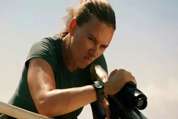 کلیپ هیجان‌انگیز Jurassic World Rebirth با حضور اسکارلت جوهانسون و موساسور غول‌پیکر منتشر شد | اکران در تابستان ۲۰۲۵