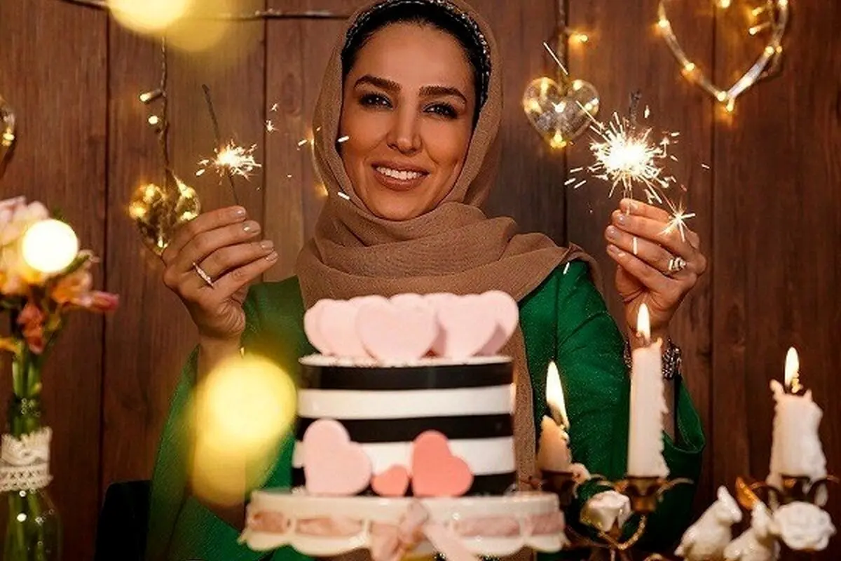 سوگل طهماسبی، خوش‌سلیقه‌ترین خانم بازیگر با کیک‌های مراسم‌ها: از کیک پاییزی تولد همسر تا سالگرد با طراحی مینیمال + تصاویر