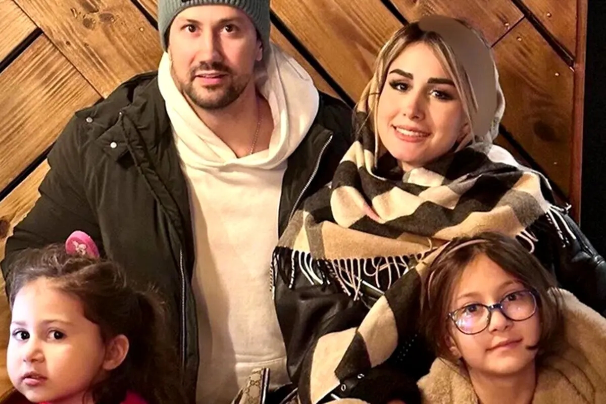 واکنش بامزه دختران شاهرخ استخری هنگام تماشای جوکر با پدرشان!