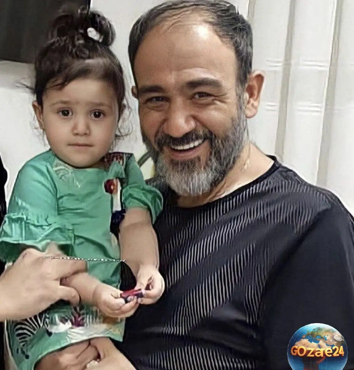 تصویر دلنشین میوه‌چینی هانا دختر مهران غفوریان در باغچه کوچک و باصفای حیاط خانه + عکس