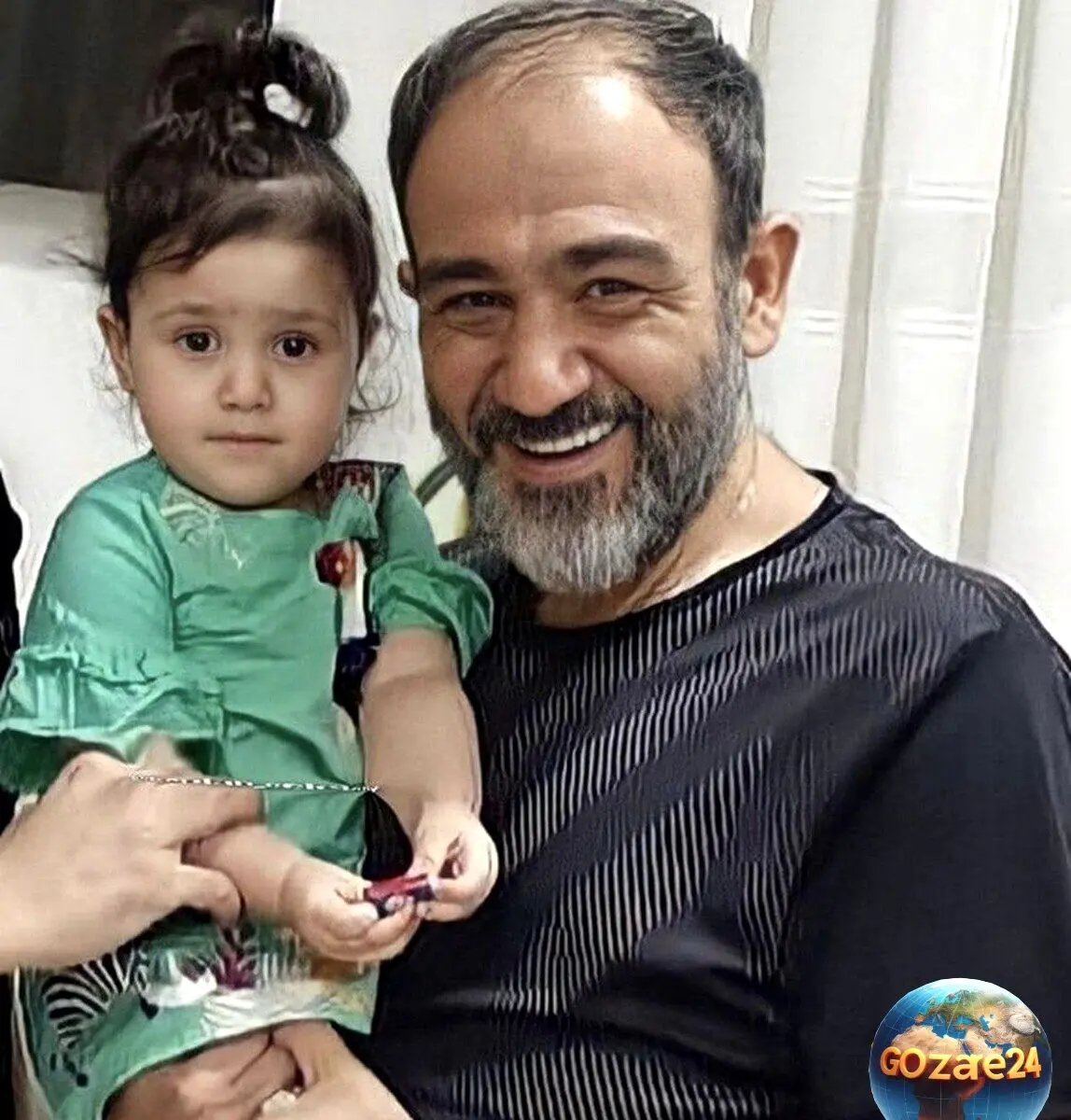تصویر دلنشین میوه‌چینی هانا دختر مهران غفوریان در باغچه کوچک و باصفای حیاط خانه + عکس