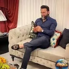 تصاویر جدید علیرضا نیکبخت و همسرش در خودرو لاکچری؛ لحظاتی متفاوت از گردش خانوادگی