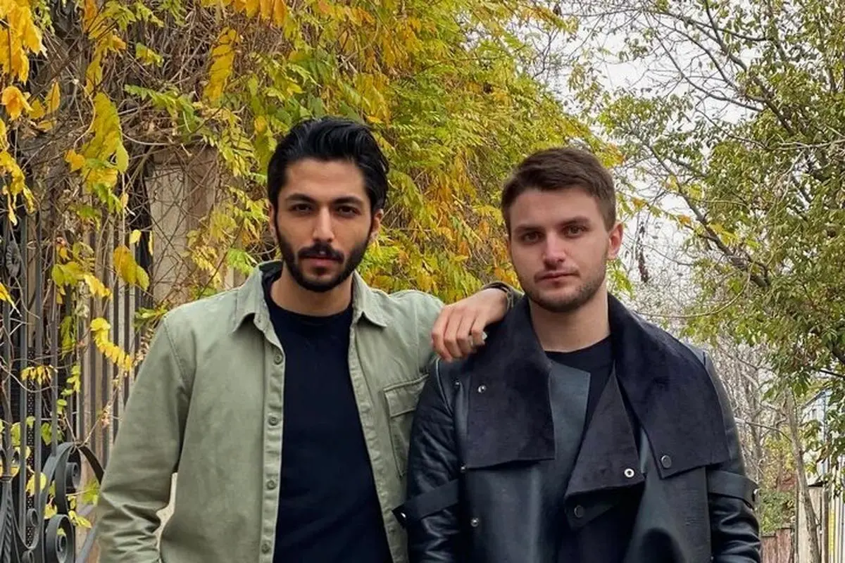 تصاویر جدید پشت صحنه نمایش شب امتحان با حضور کیسان دیباج و دارا حیایی