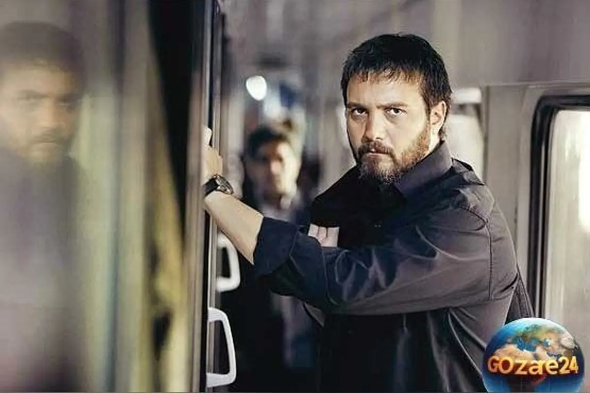 تصویر خاصی از منزل کامبیز دیرباز؛ طراحی قدیمی و دکوری‌های رنگارنگ در خانه بازیگر میکائیل