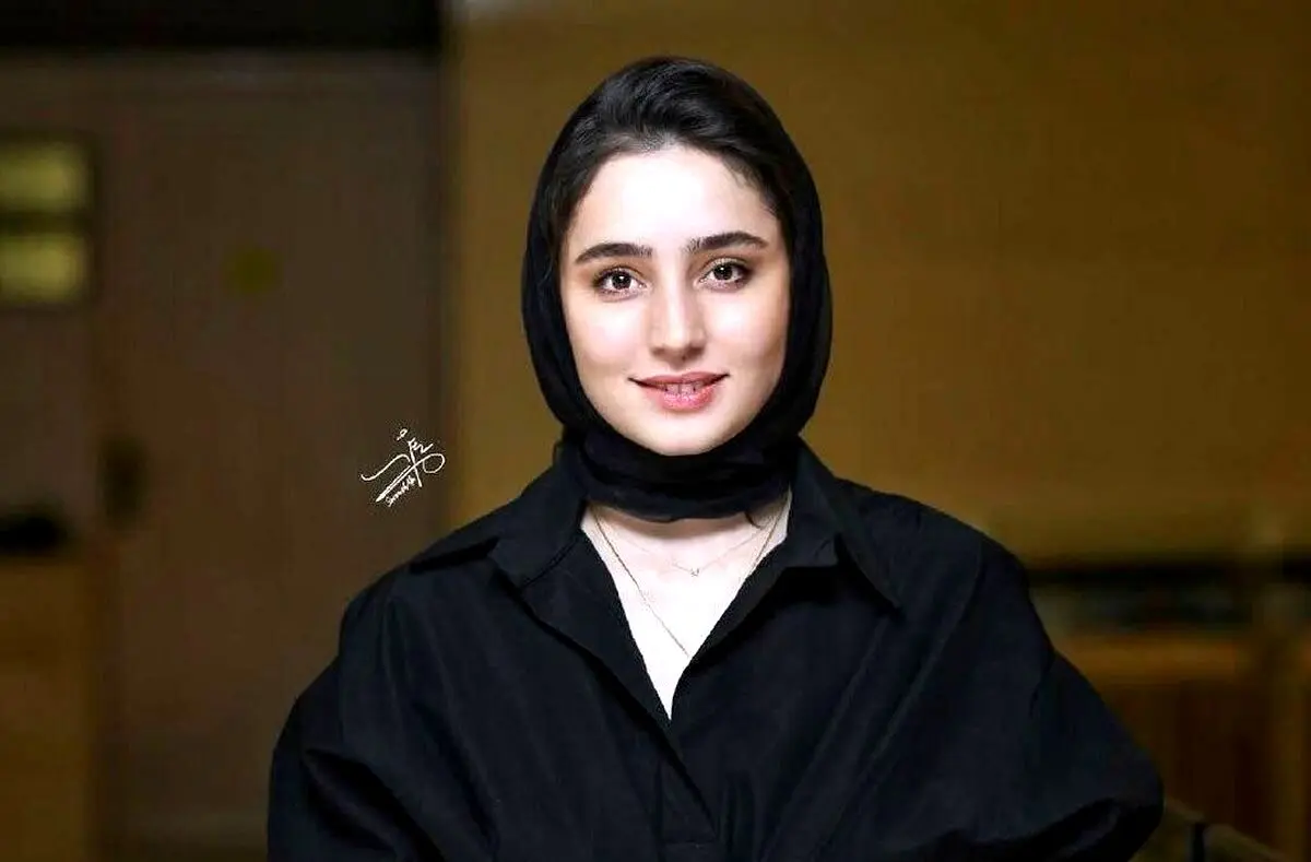 عکس‌های خیره‌کننده سها نیاستی در پاریس مقابل برج ایفل | استایل جوان‌پسند و شیک بازیگر «زن و بچه»