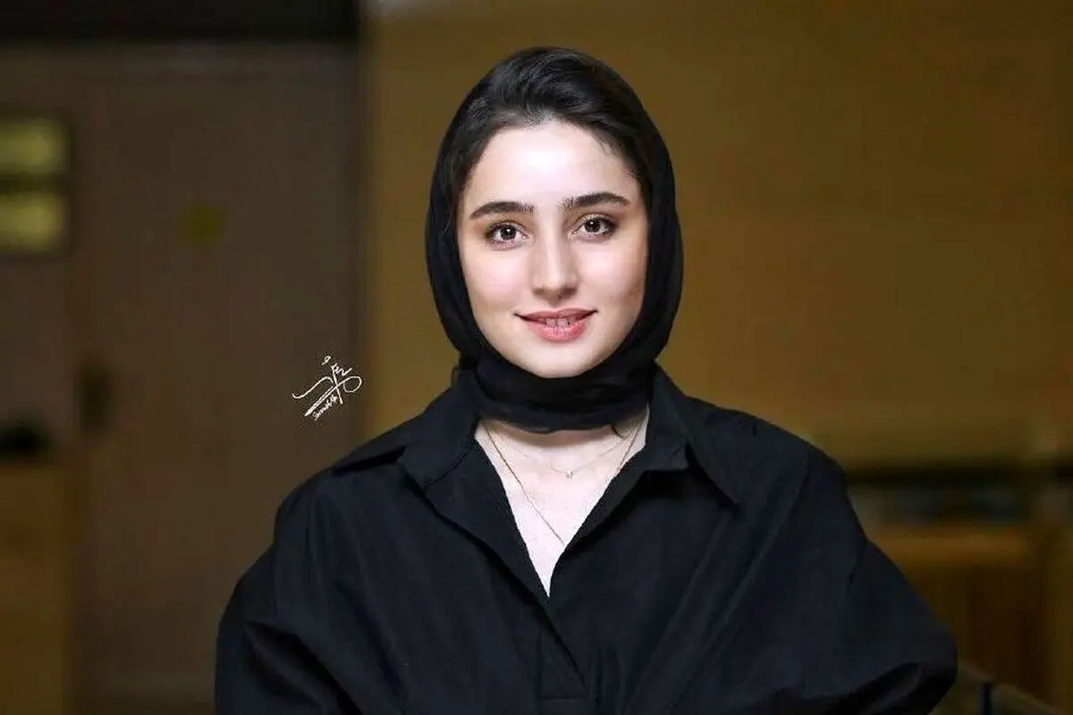 عکس‌های خیره‌کننده سها نیاستی در پاریس مقابل برج ایفل | استایل جوان‌پسند و شیک بازیگر «زن و بچه»