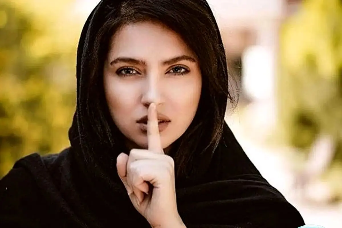 زندگینامه کامل مونا کرمی؛ از شروع فعالیت تا زندگی خصوصی و عکس‌های جذاب