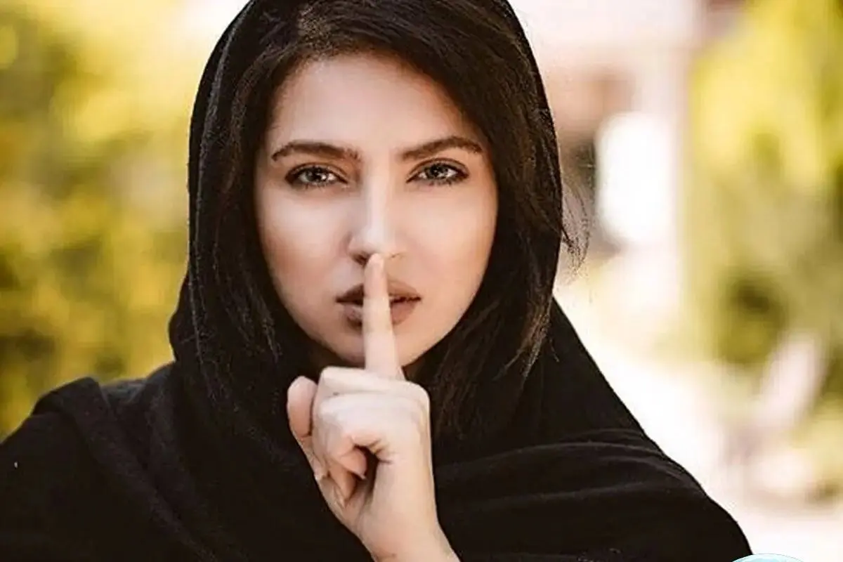 زندگینامه کامل مونا کرمی؛ از شروع فعالیت تا زندگی خصوصی و عکس‌های جذاب