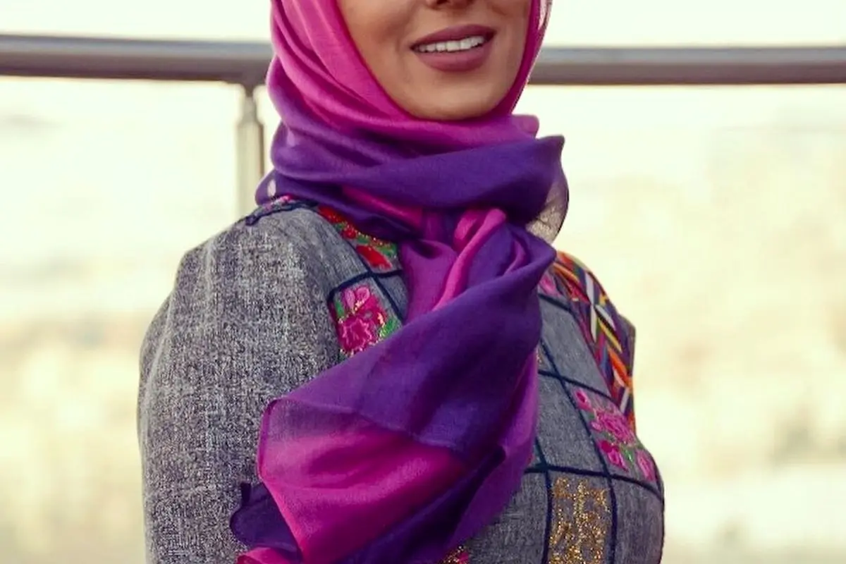 مانتوی مجلسی شیک و خوشرنگ سوگل طهماسبی با طرح پروانه، استایلی اصیل و ایرانی پسند