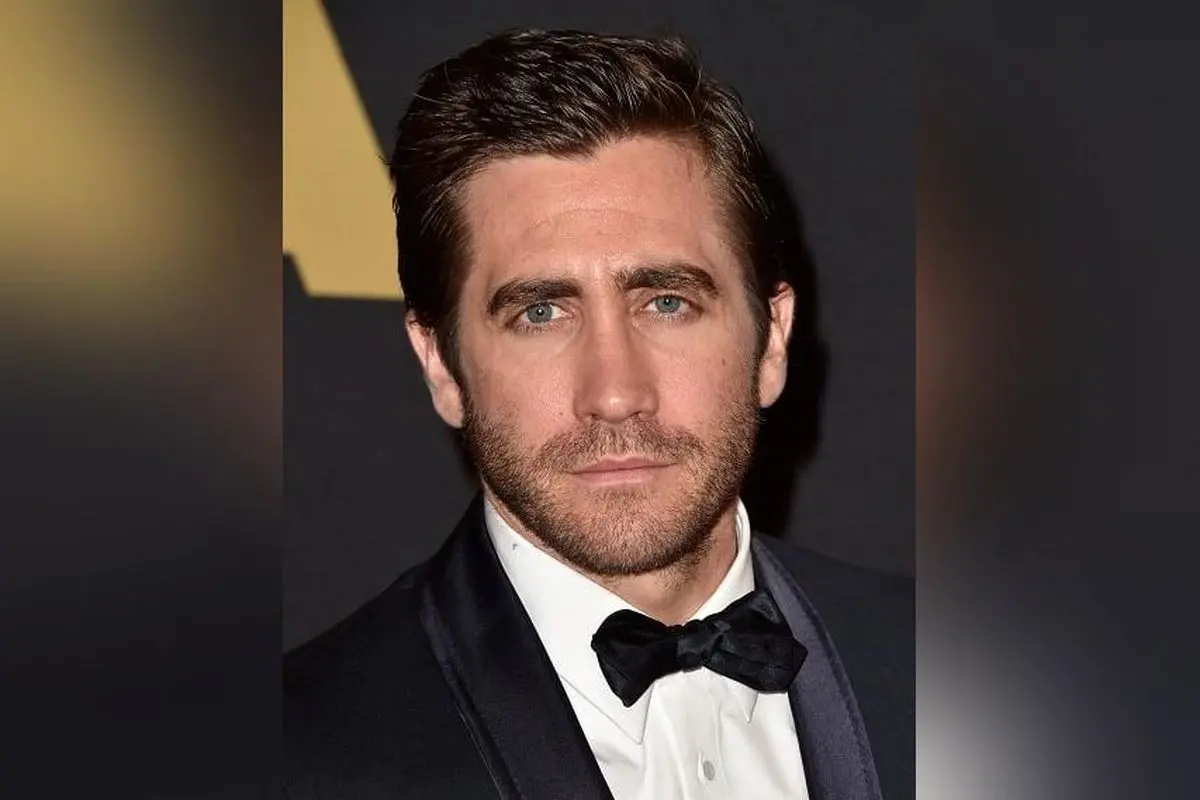 ژست‌های جذاب بازیگر با مبلمان شیک و لوکس؛ راهنمای استایل و دکوراسیون مدرن