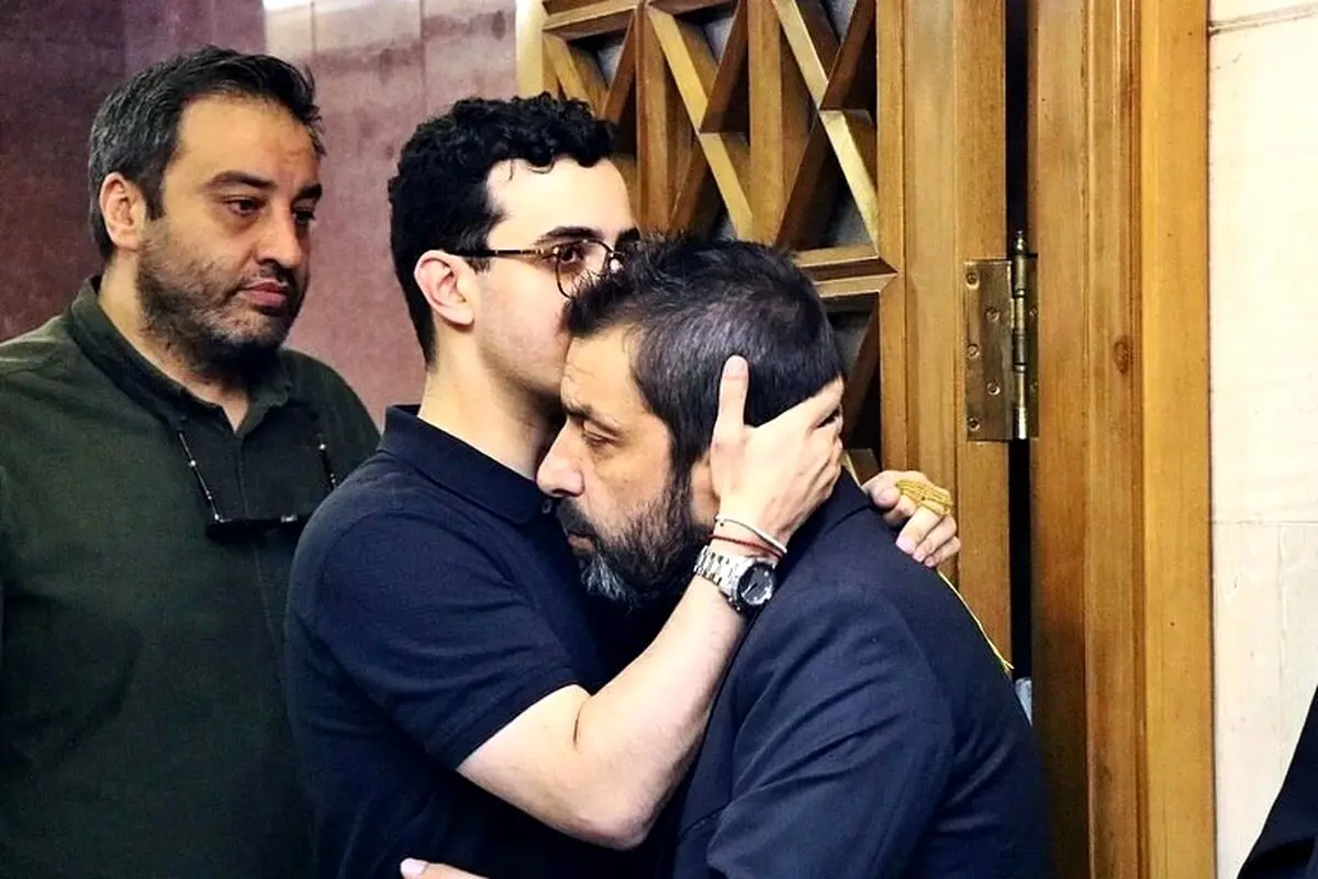 حضور پررنگ هنرمندان در مراسم ختم پدر عباس جمشیدی‌فر + تصاویری از همدردی چهره‌های سرشناس