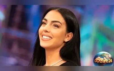 تصویر خاص جورجینا رودریگز با میز غذای سالم و رنگارنگ ایرانی؛ پلو و خورشت لذیذ در ظروف لوکس و دیزاین ساده