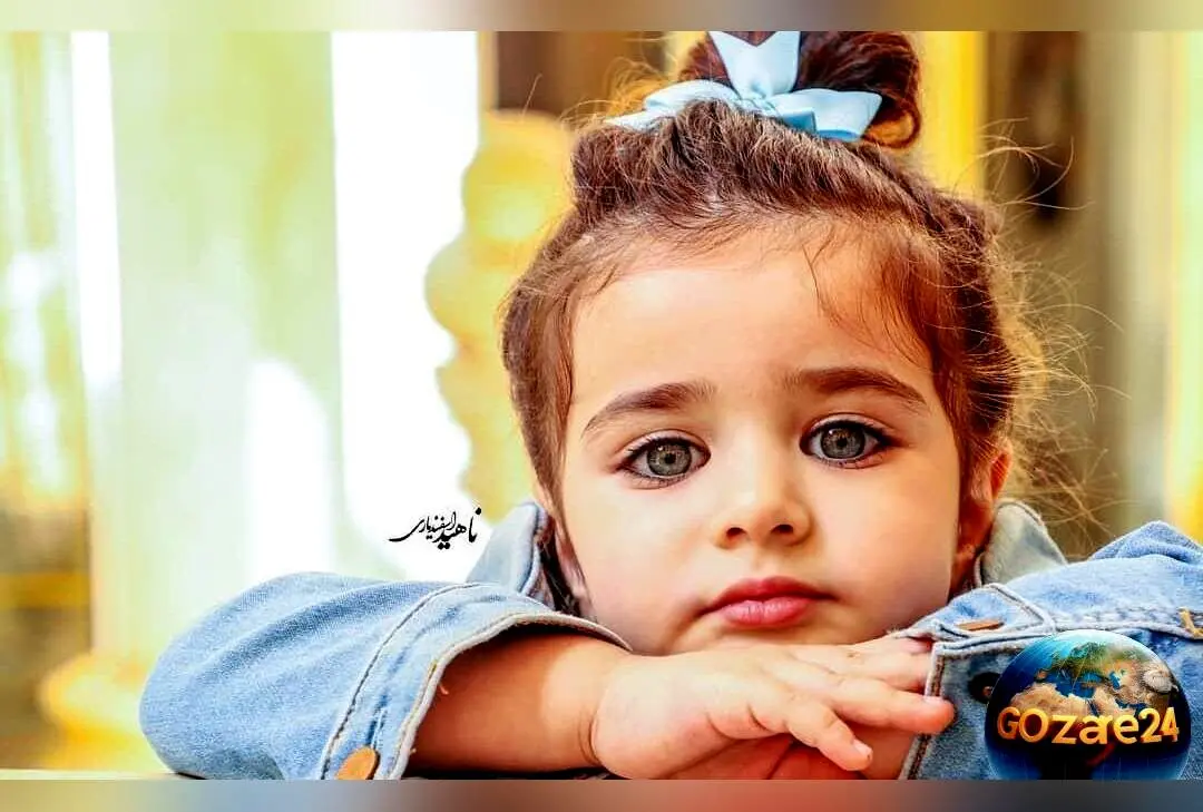 ویدئو جذاب از بازی و بزن دوزک کردن هانا، نوه چشم‌رنگ محمود پاک نیت با بیگودی و دستمال توالت در فضای مجازی