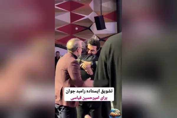 امیرحسین قیاسی در جشن حافظ با حمایت رامبد جوان موفقیت بزرگ کسب کرد + واکنش جالب رامبد جوان پس از دریافت تندیس