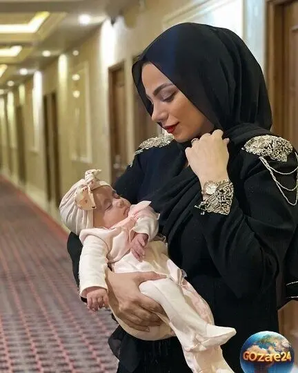 لحظه احساسی مجری برنامه ماه‌ترین در آنتن زنده؛ محیا اسناوندی درگیر احساسات شد و یاد دختر خودش افتاد