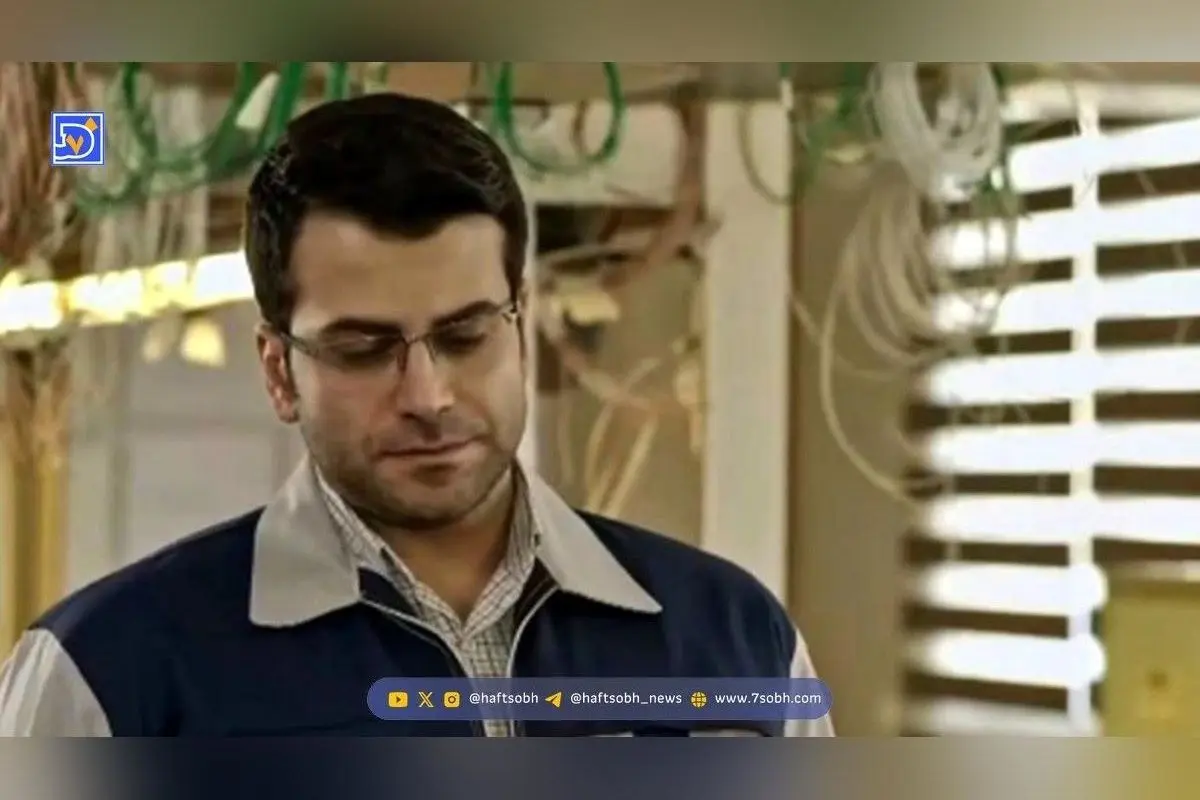 عکس جنجالی روزبه حصاری در کنار سعید راد؛ لحظه بوسه بر شانه ستاره پیشکسوت سینما در سال ۱۴۰۰
