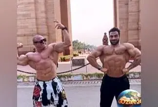 فیگورهای خلاقانه وحید بادپی و جعفر غفارنژاد در هند، تقابل دوستانه یوز ایرانی و غول بابلسری + فیلم