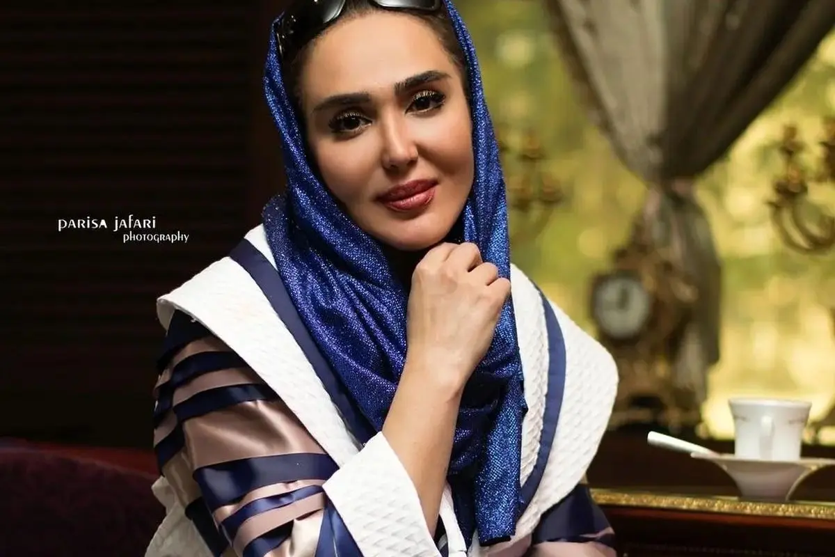 استایل شیک و خاص زهره فکور با میکاپ ساده و شال سفید در جدیدترین تصویر اینستاگرامی